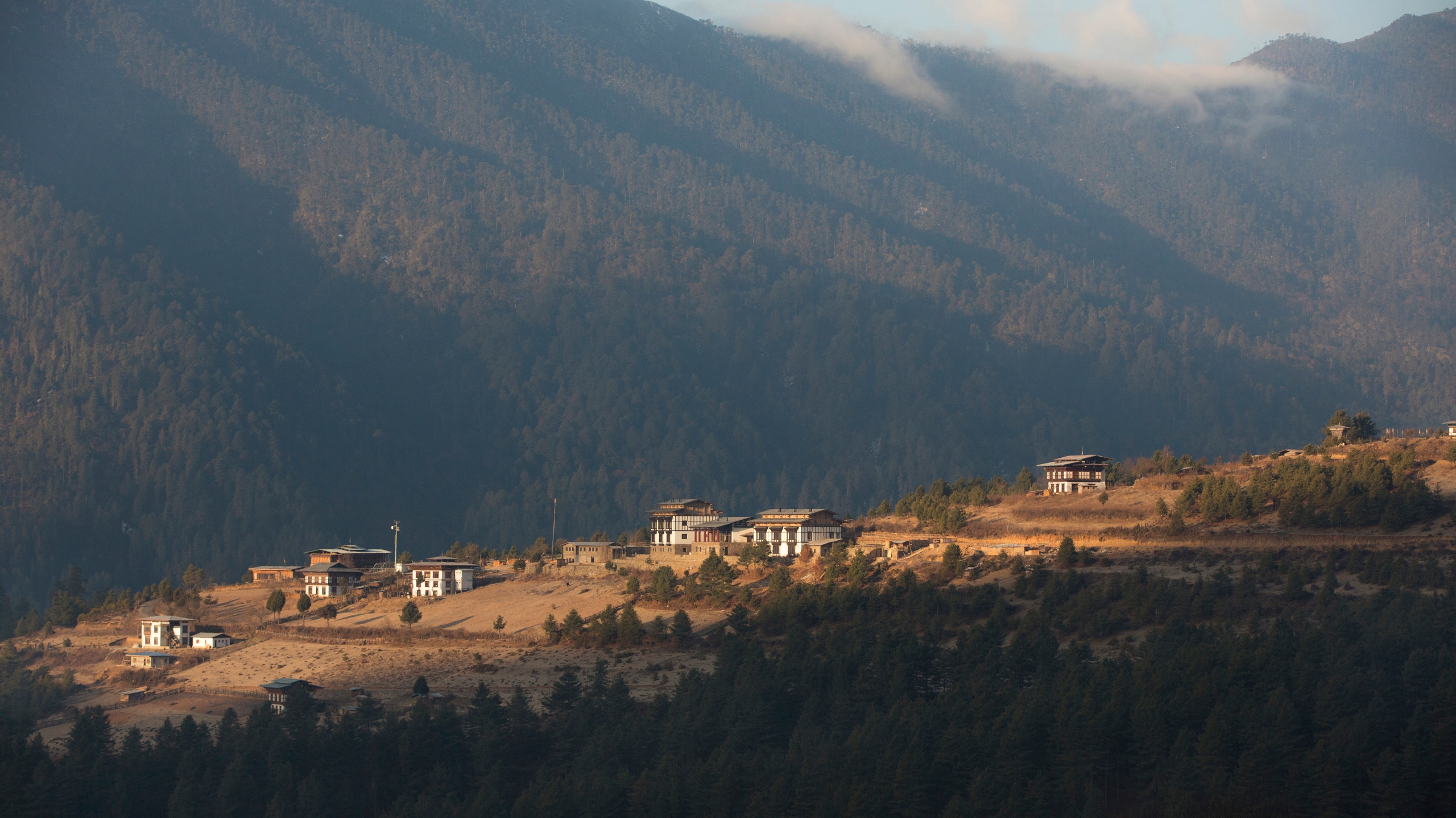 gangte-lodge-exterior