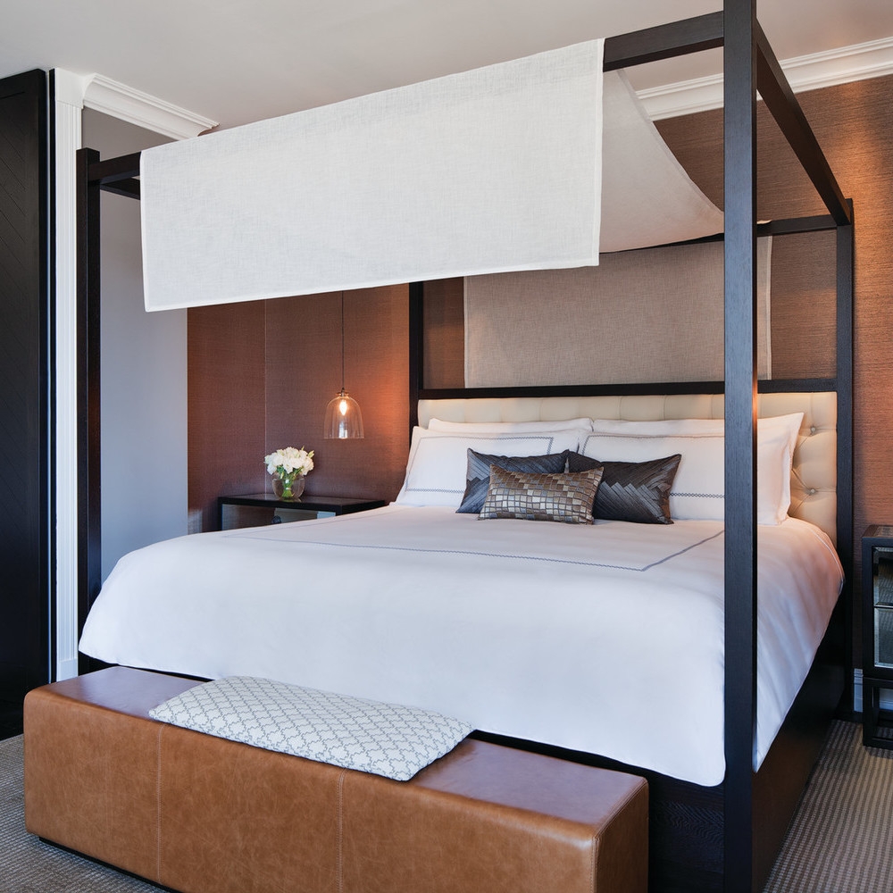 A four poster bed at Four Seasons Sydney