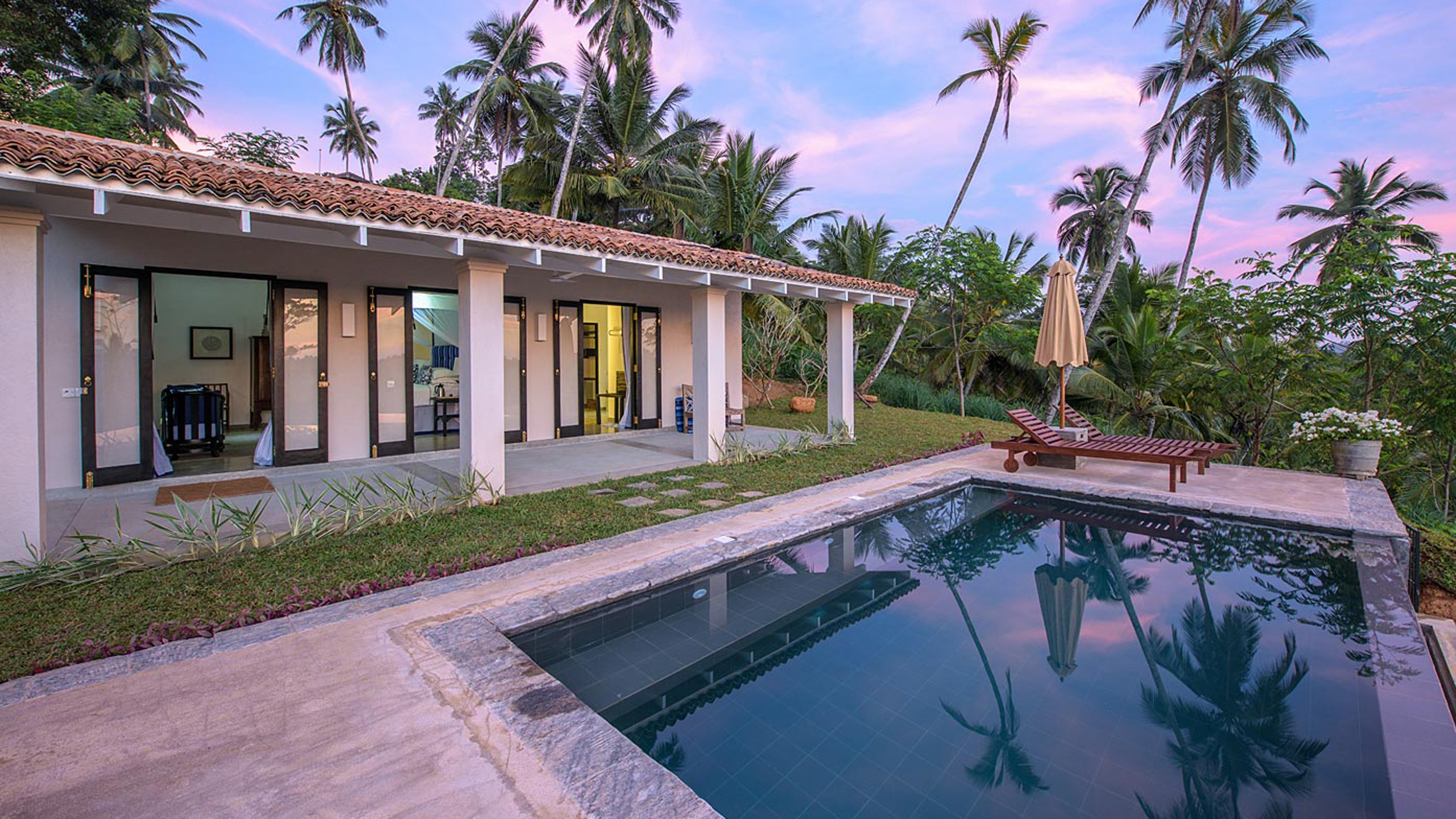 kahanda-kanda-swimming-pool-sunset