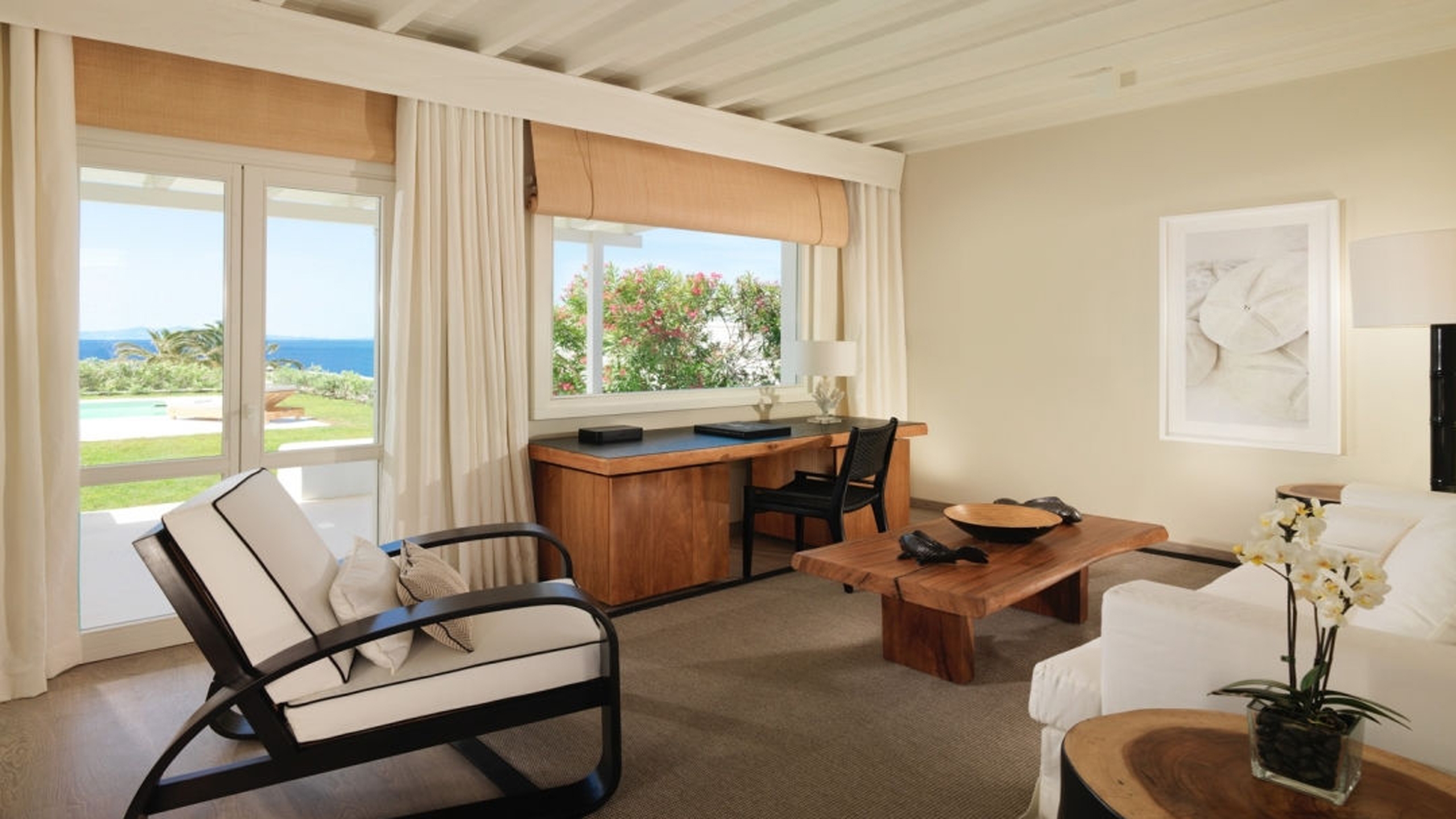 santa-marina-pool-lounge