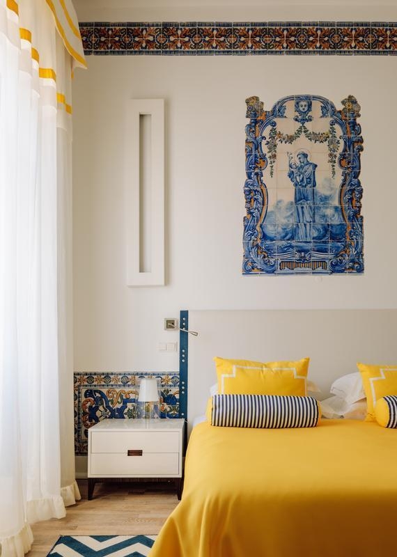 Details of a yellow bedroom at Hotel Bela Vista