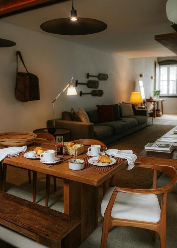 breakfast table at Pousada Literária