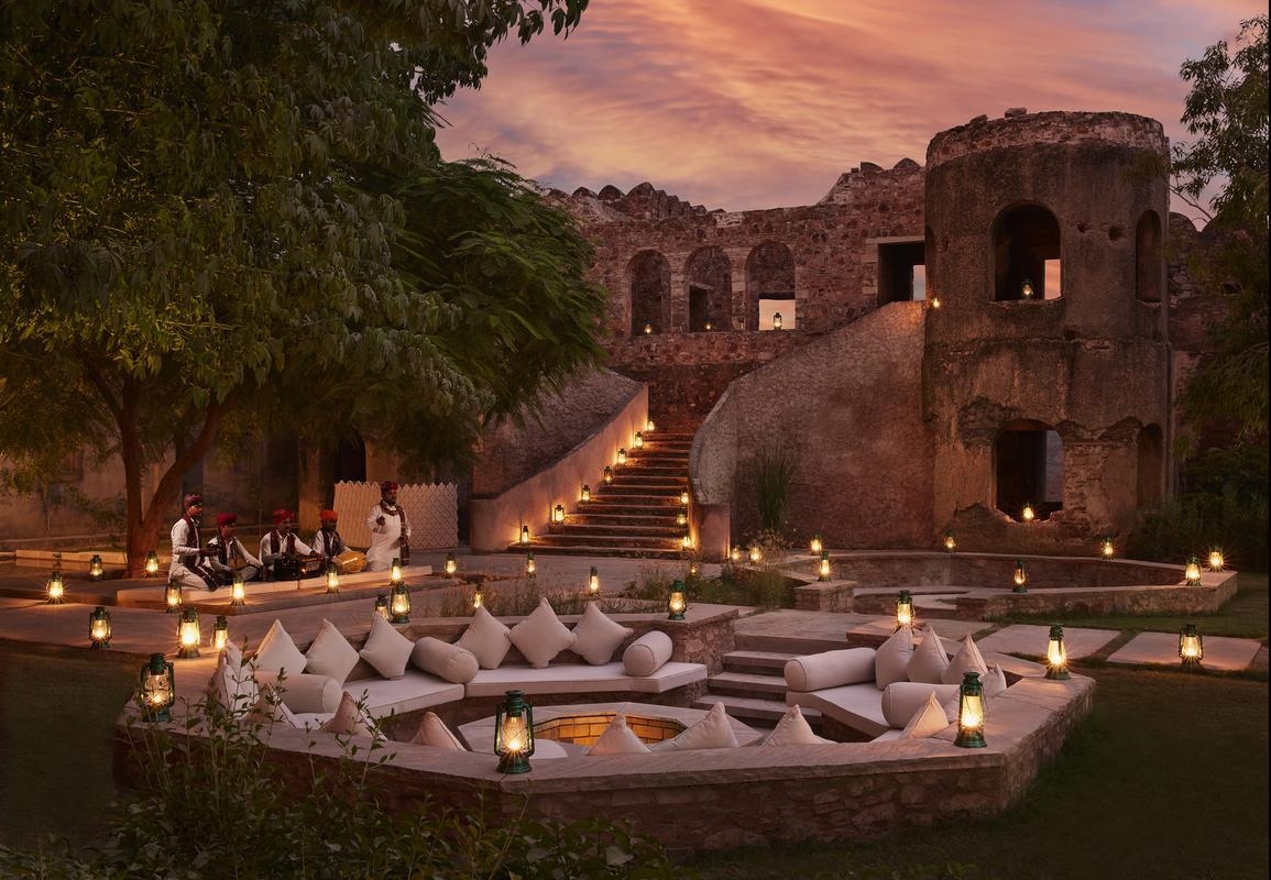 The dining courtyard at sunset at Six Senses Fort Barwara.