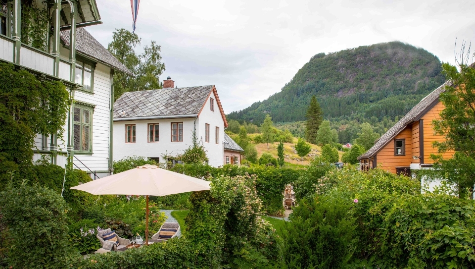 A view of Åmot from afar.