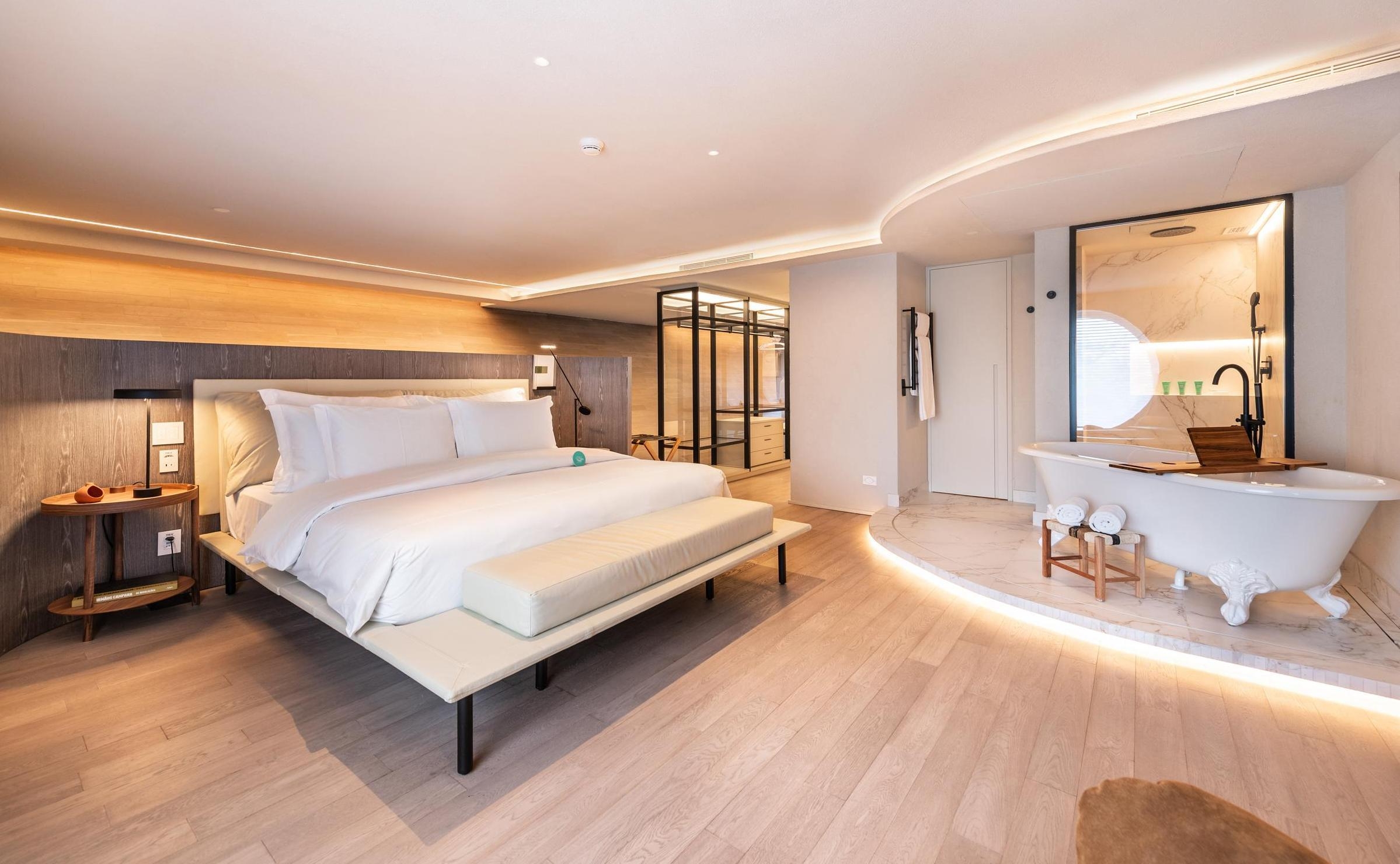 Bedroom with freestanding bathtub at Hotel Unique