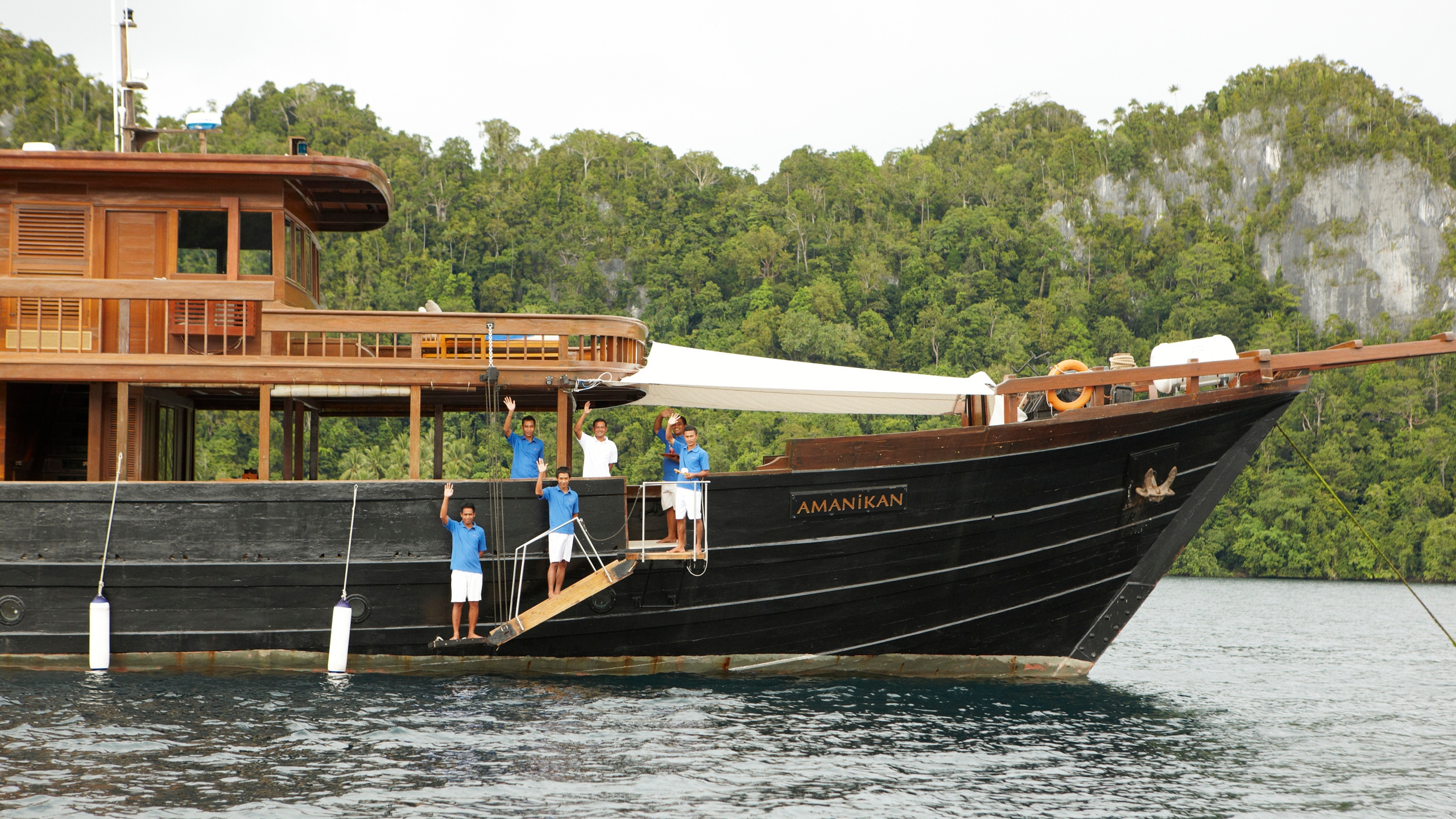 amanikan-exterior-with-crew