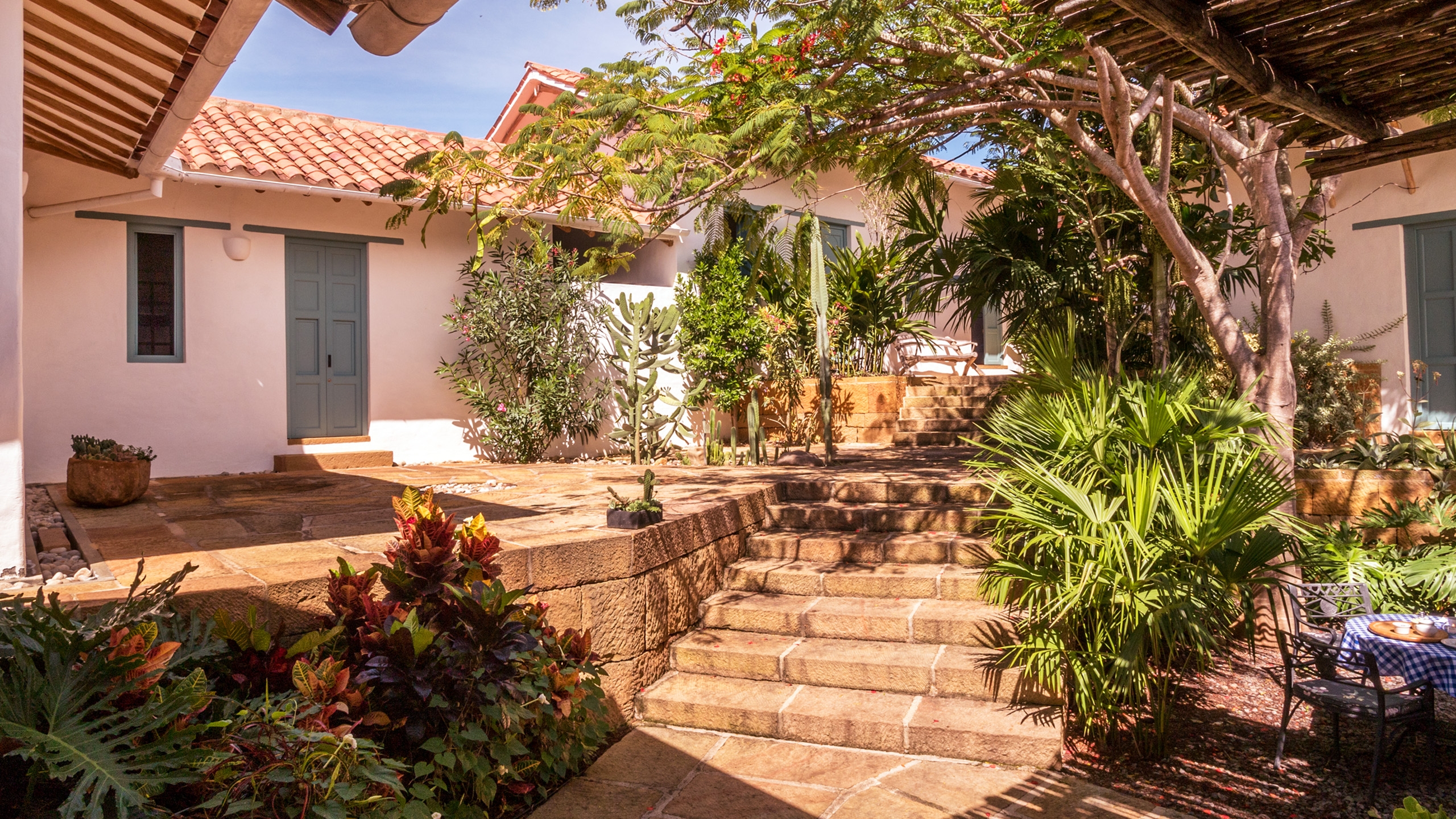 casa-del-pueblo-garden