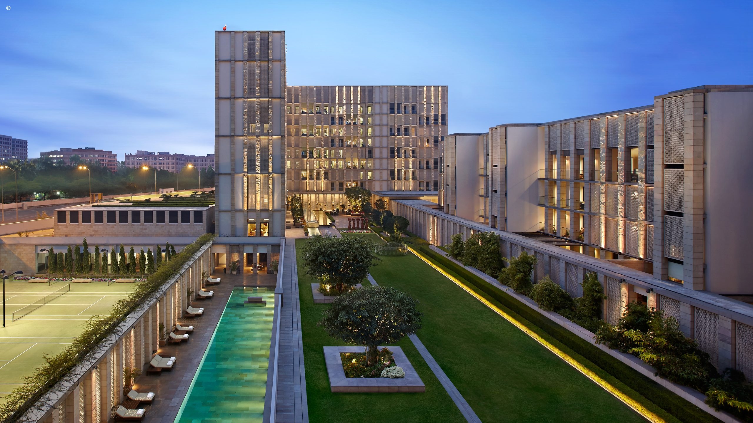 courtyard-facade-option-the-lodhi-delhi