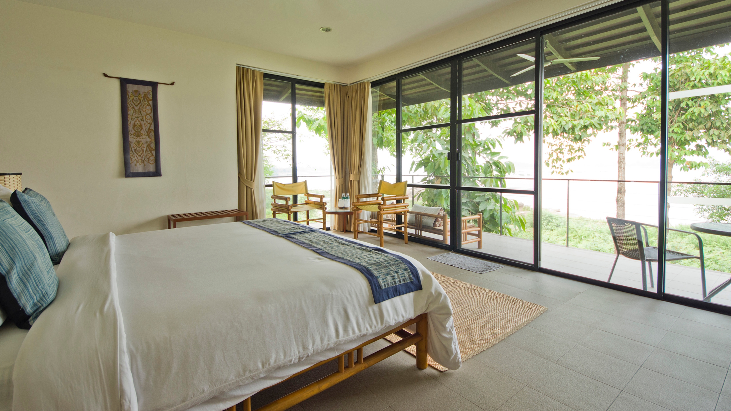 river-resort-bedroom