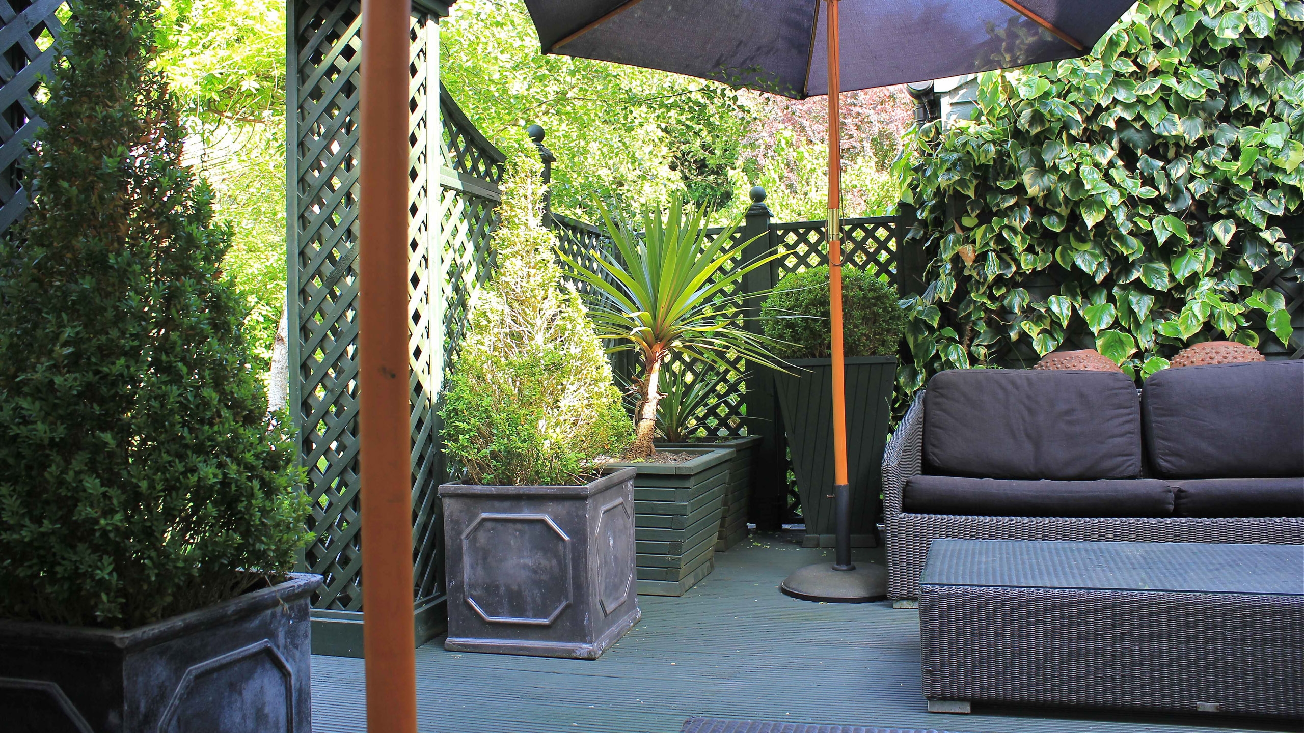 oak-house-garden-decking