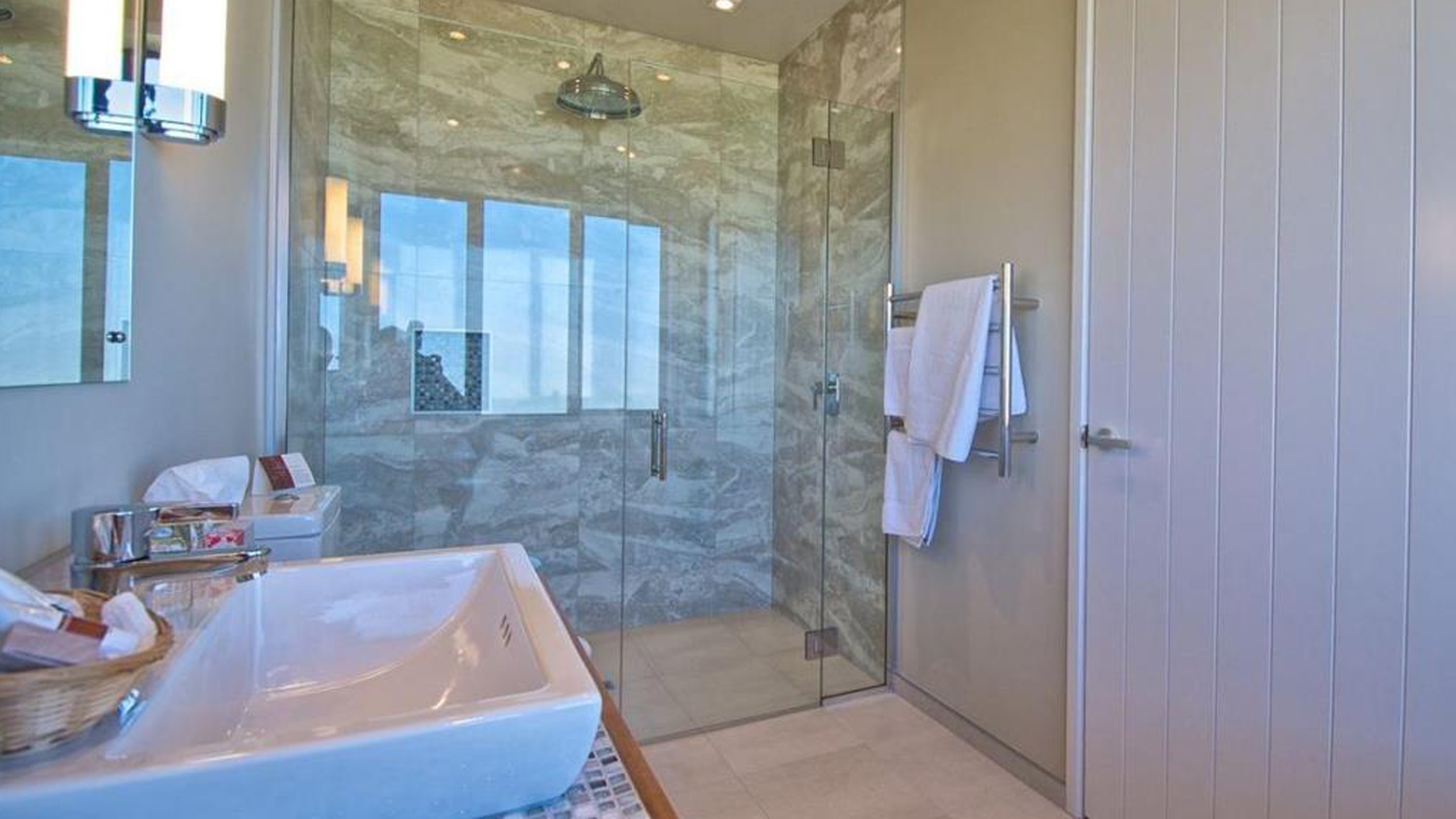 manakau-lodge-bathroom