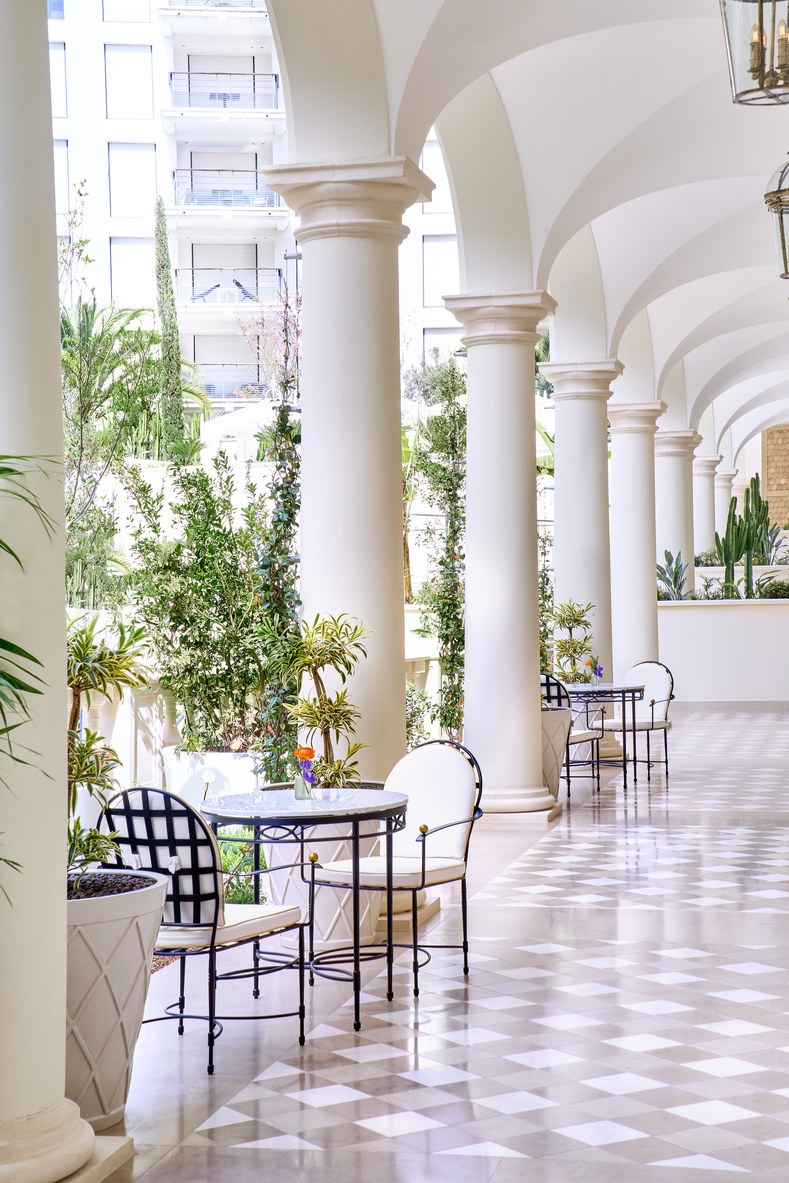 An elegant, arched walkway at Carlton Cannes propped by classical columns.