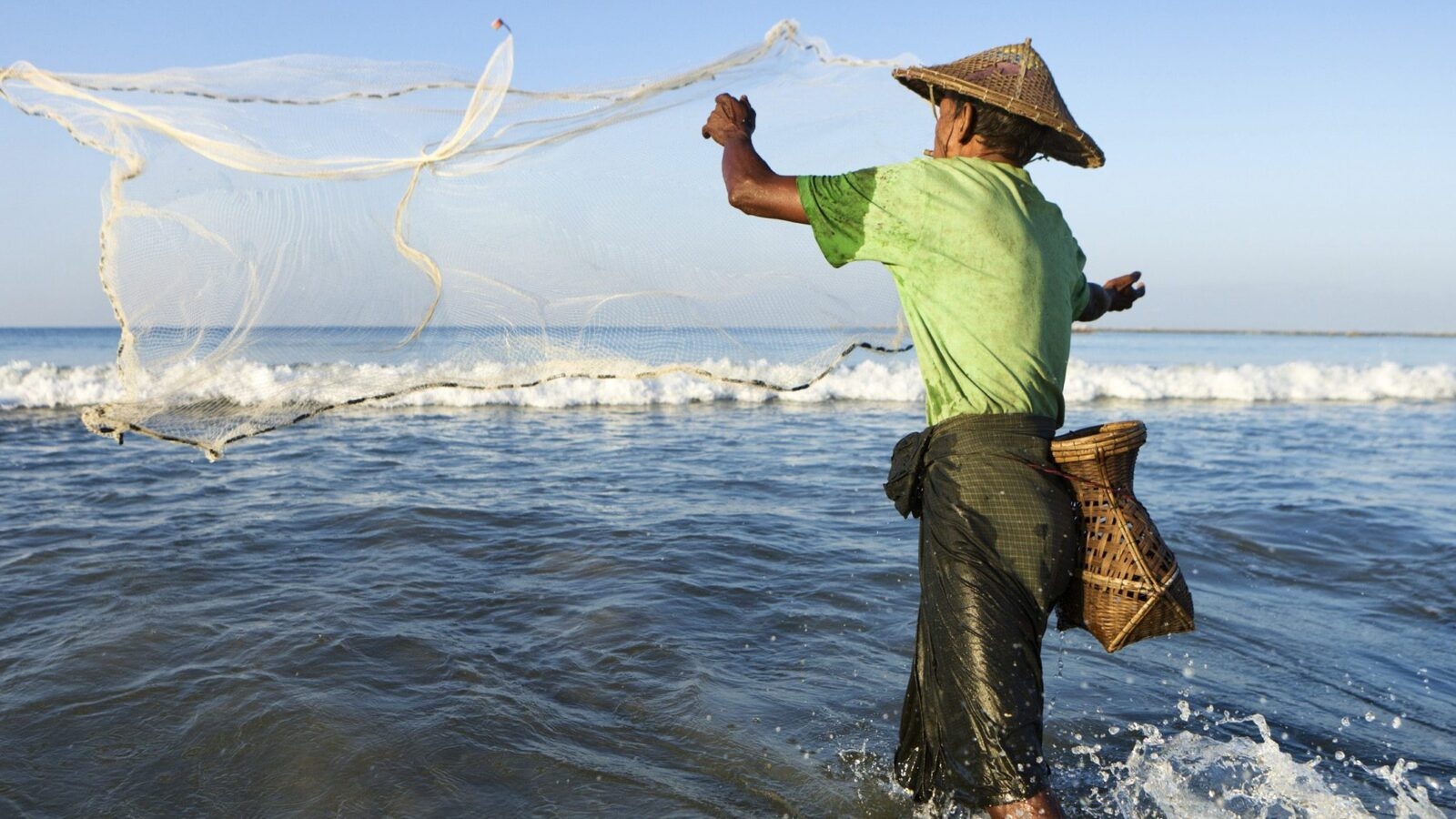 ngapali-beach-myanmar-fishing