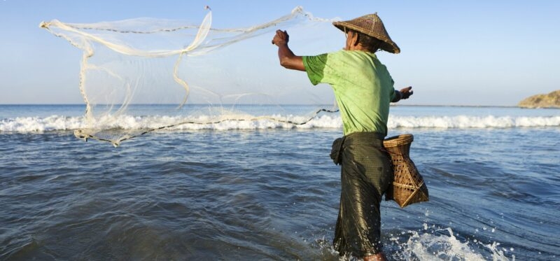 ngapali-beach-myanmar-fishing