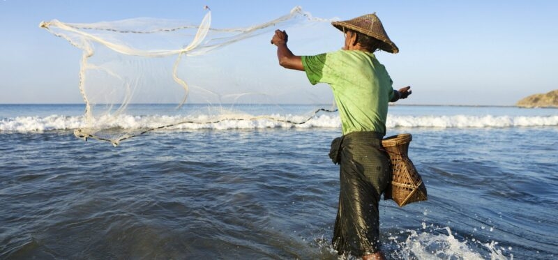 ngapali-beach-myanmar-fishing