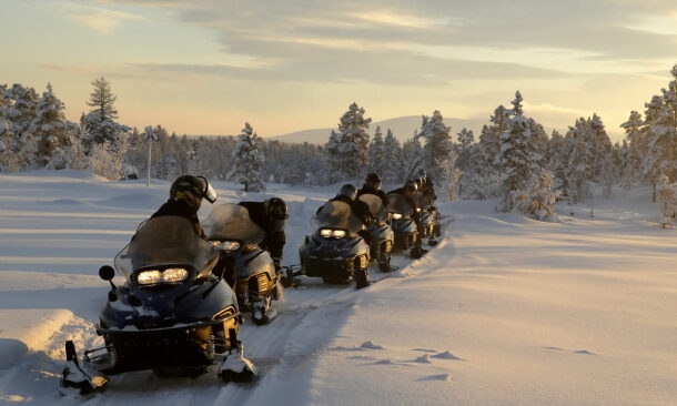 snowmobile-lapland