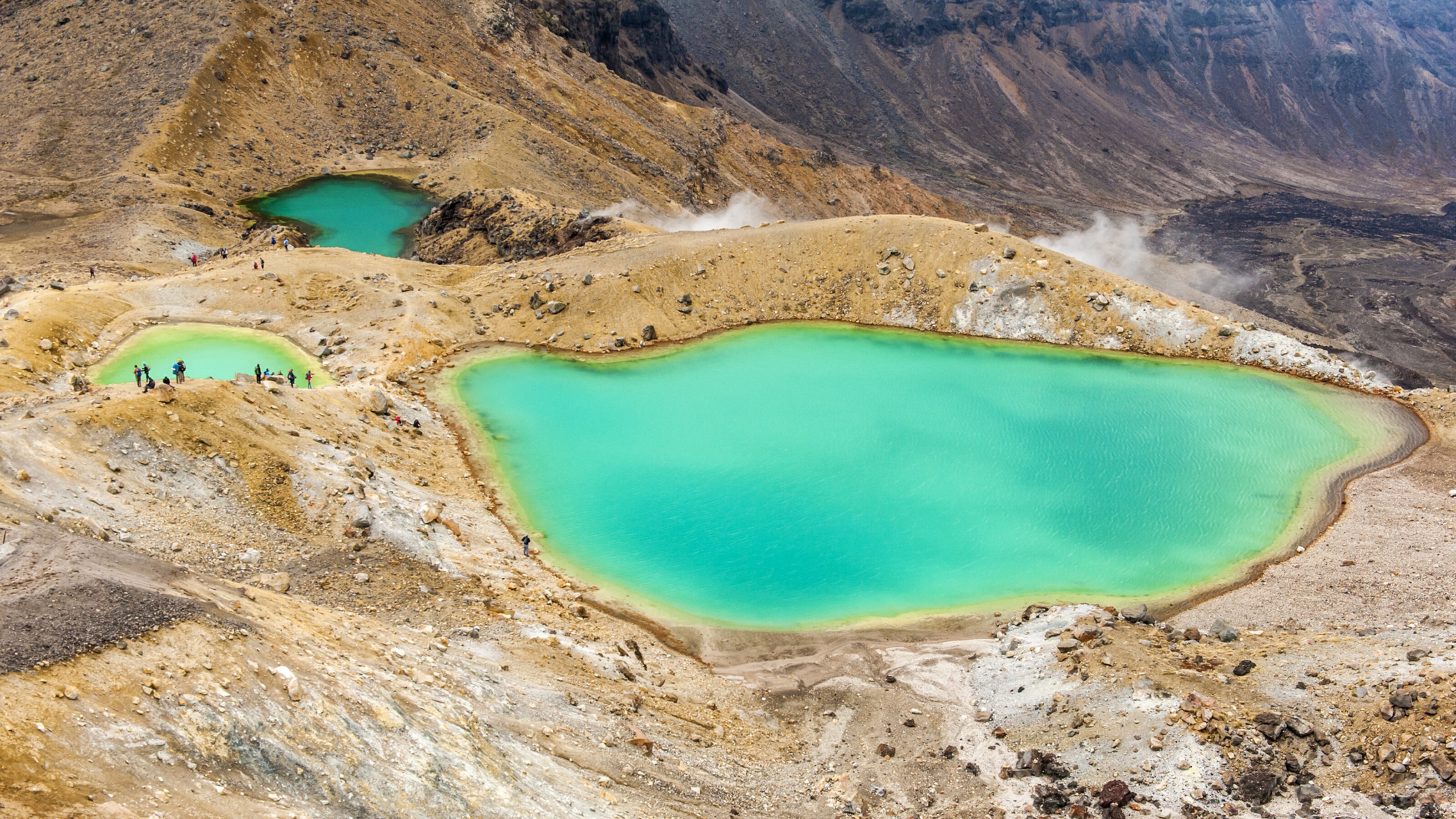 tongariro-crossing-hike-new-zealand