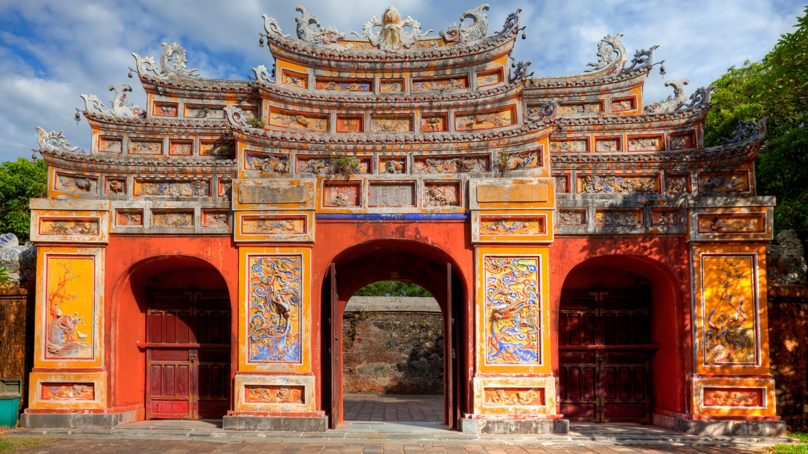 hue-colourful-building