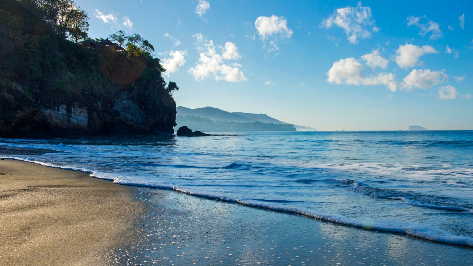 amankila-black-sand-beach