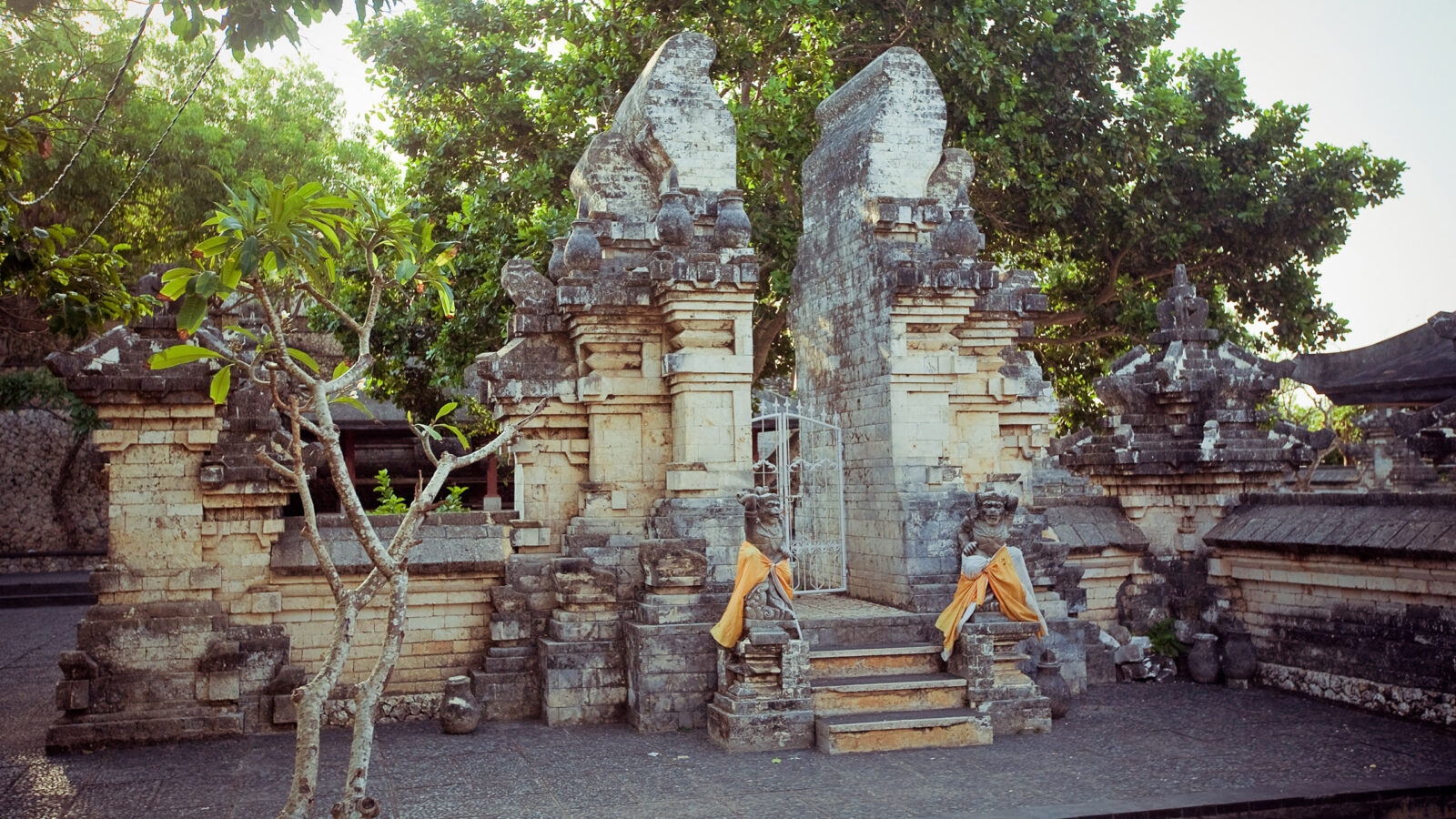 uluwatu-bali-entrance