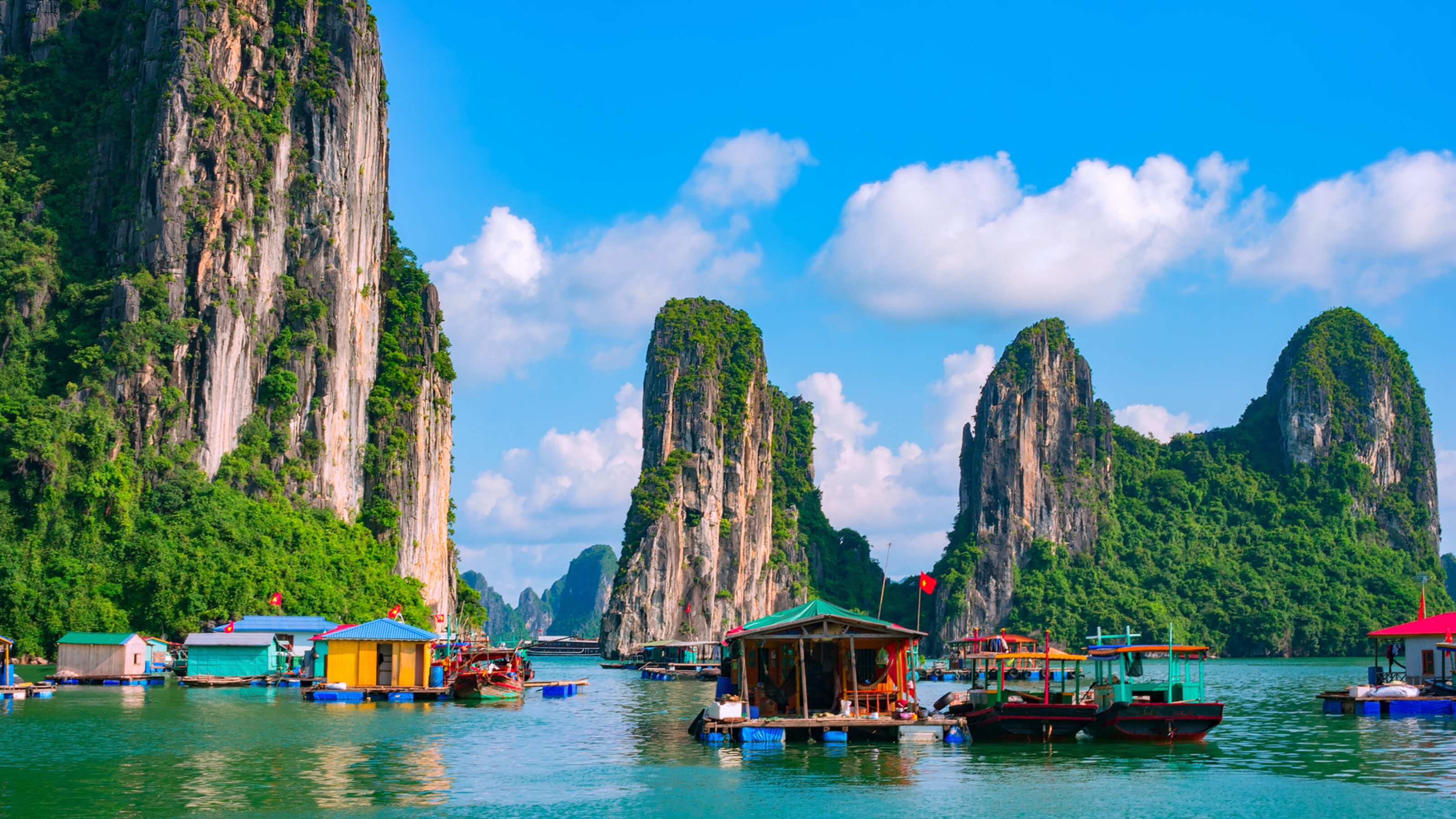 floating-village-halong-bay