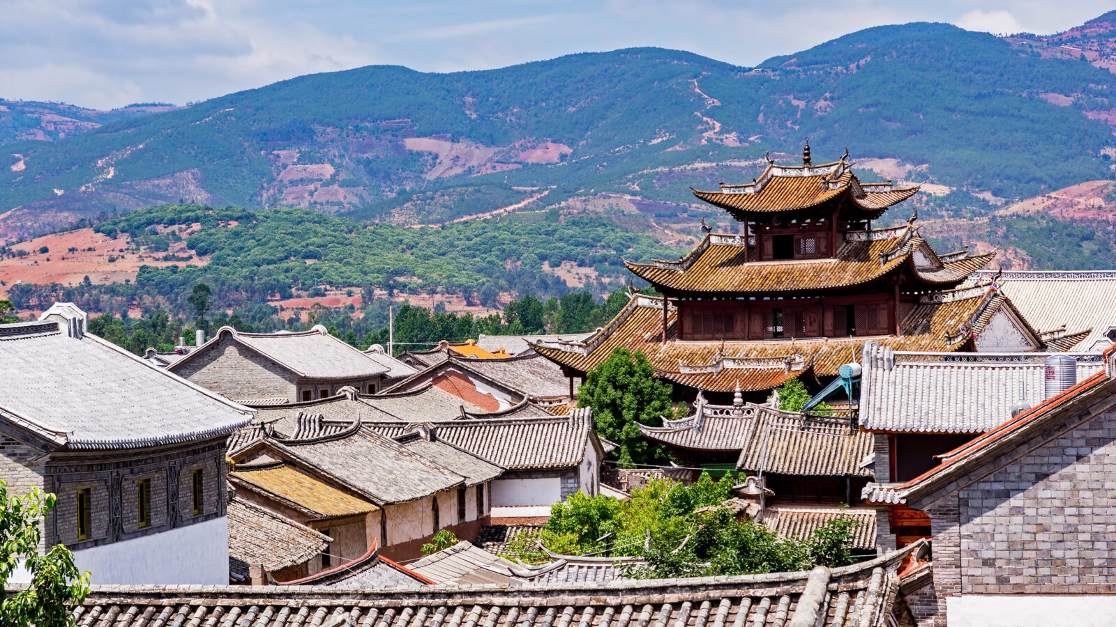 traditional-chinese-tiled-roofs-dali-china
