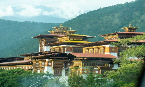 Discover monasteries