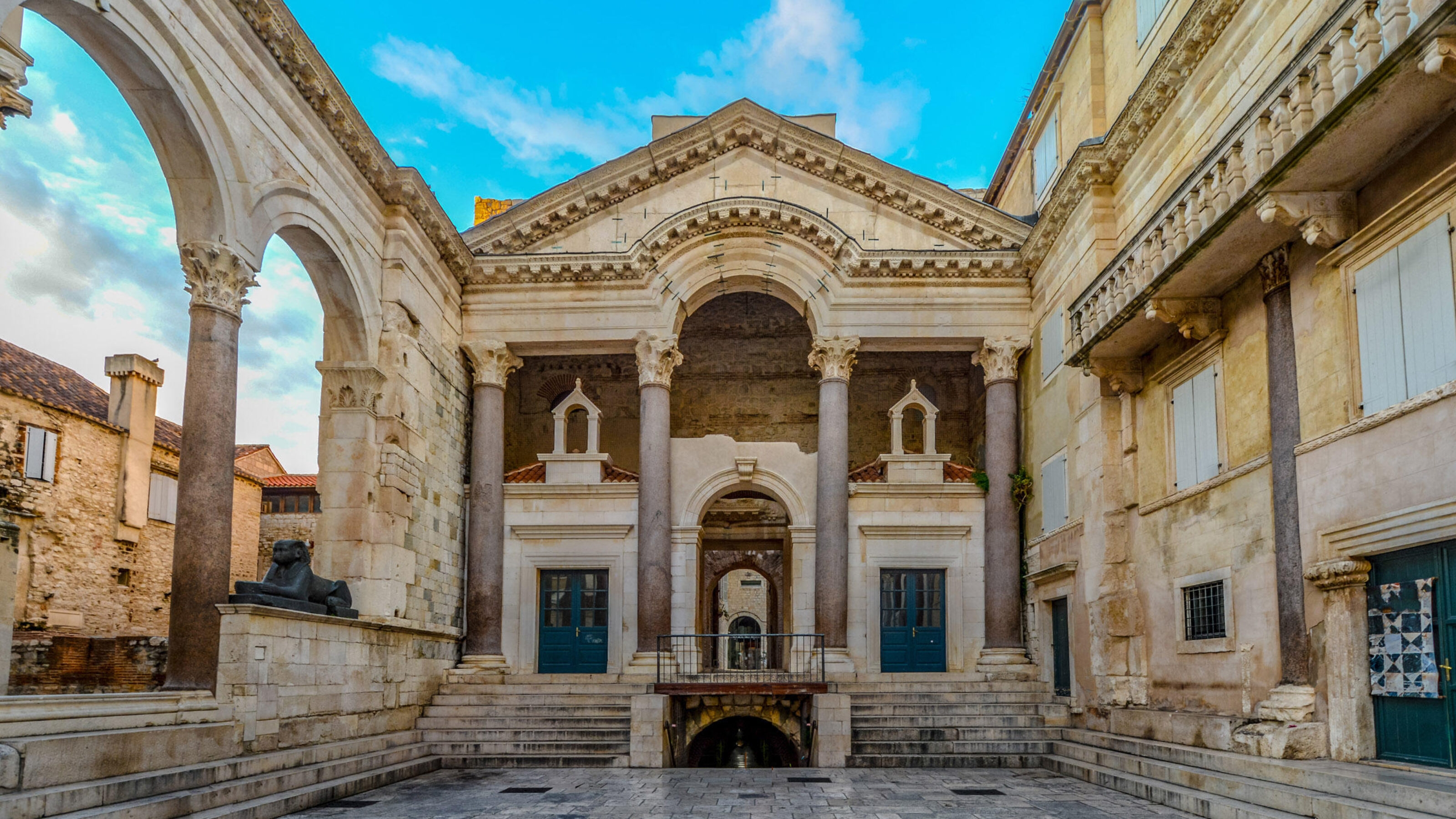 Early morning at the peristyle or peristil inside Diocletian's Palace