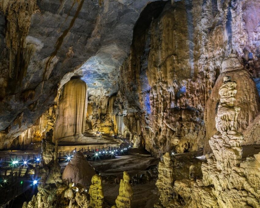 Inside Paradise Cave, Phong Nha-Ke Bang, Vietnam
