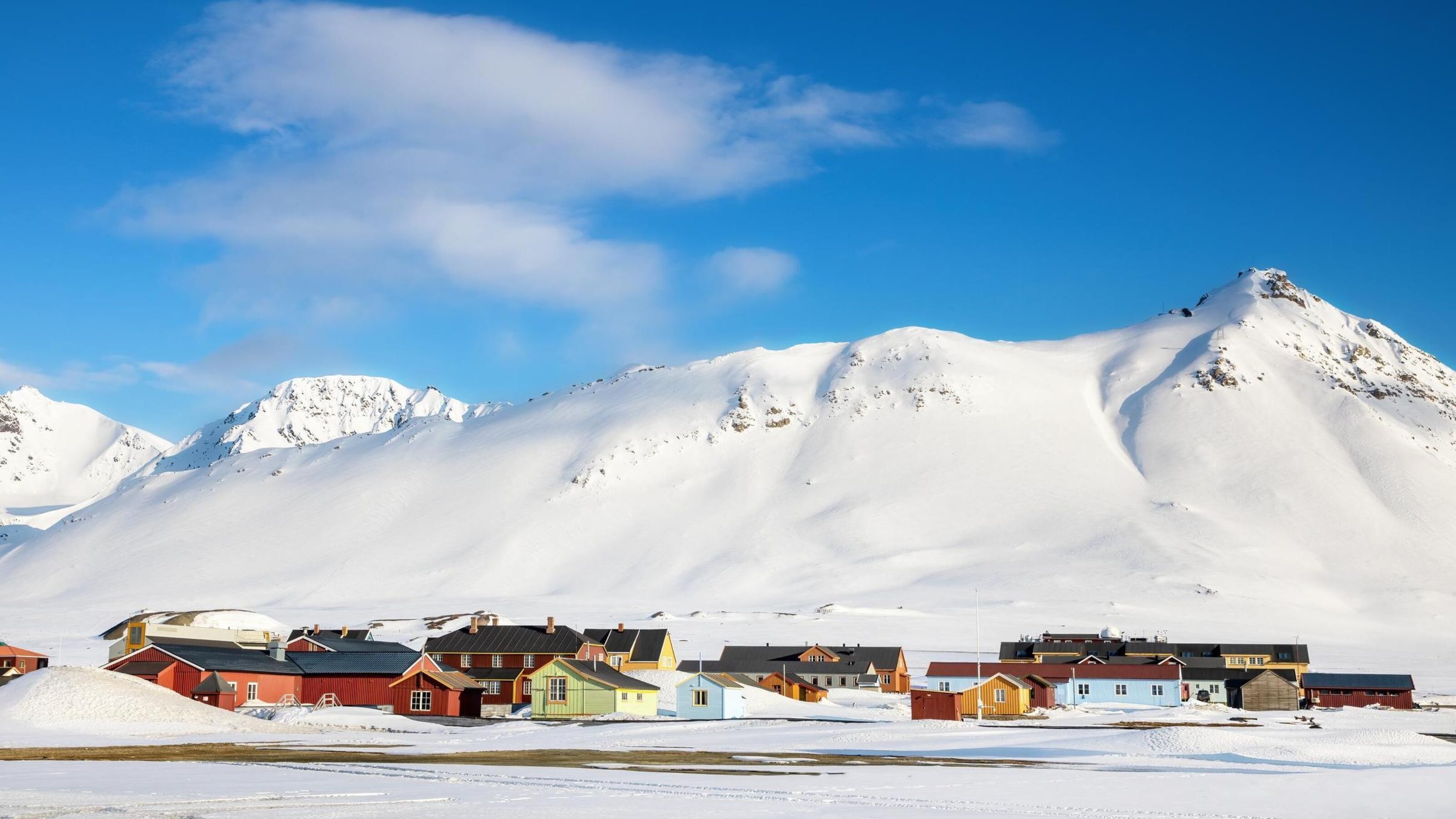 Colourful houses against the snow in the small town of Ny Alesund in Svalbard.